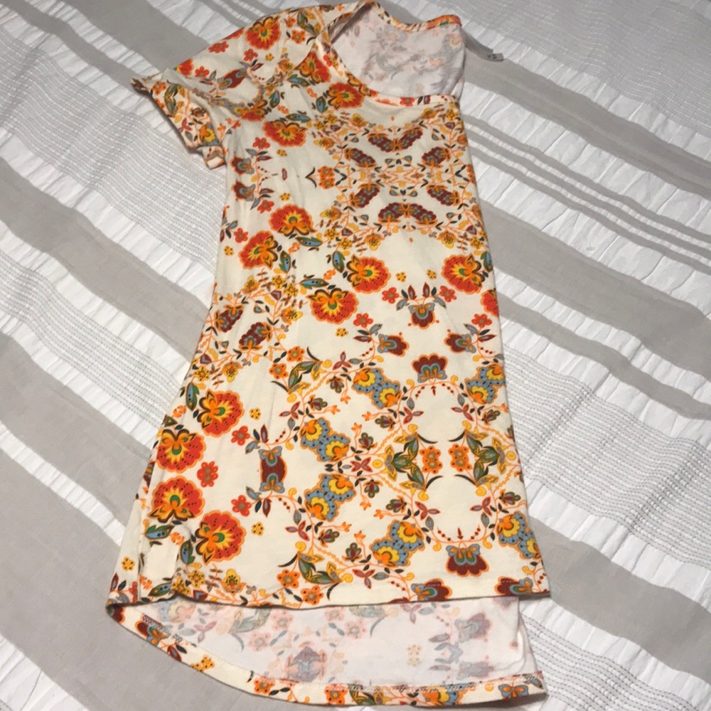 LuLaRoe Classic Tee.